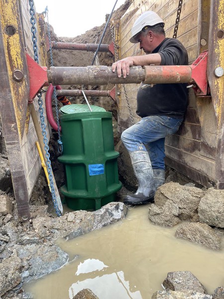 Installation d'un poste de relevage d'eau de pluie en fond de bassin